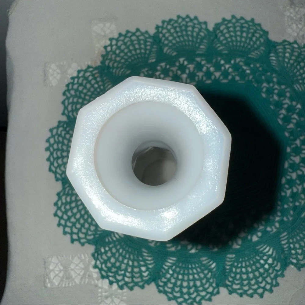 Vintage Diamond Cut Elegant White Milk‎ Glass Vase Set 8.5 inch tall - Picture 8 of 9